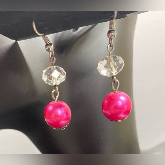 Hot Pink Pearl & Faceted Crystal Dangling Earrings 80s Neon Silver French Hooks - Picture 1 of 4